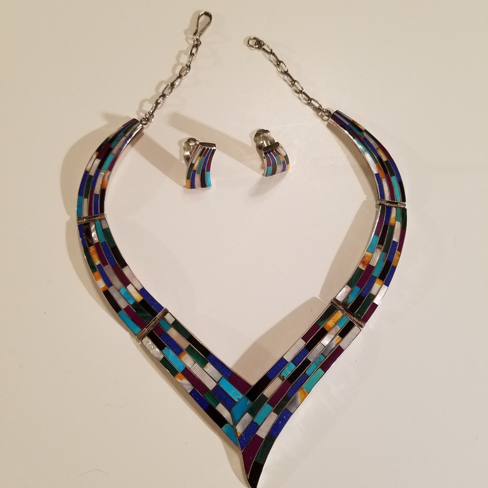 "V" choker and earring set